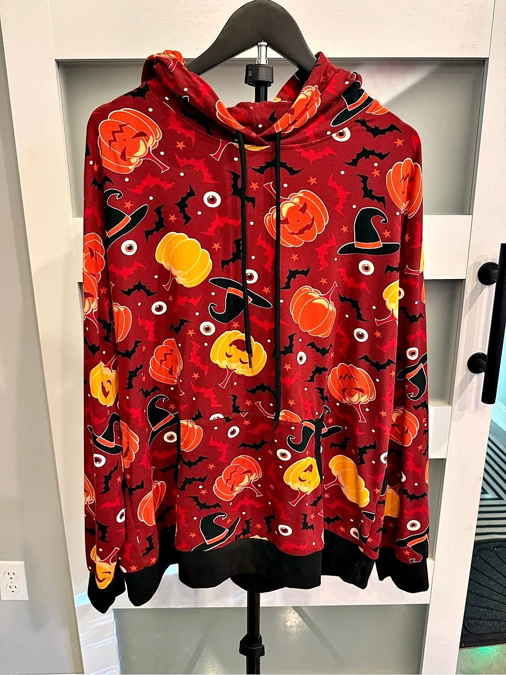 Women’s fall NWOT Lilly Split Neck Pullover Hoodie in Red & Black Size XL Like N